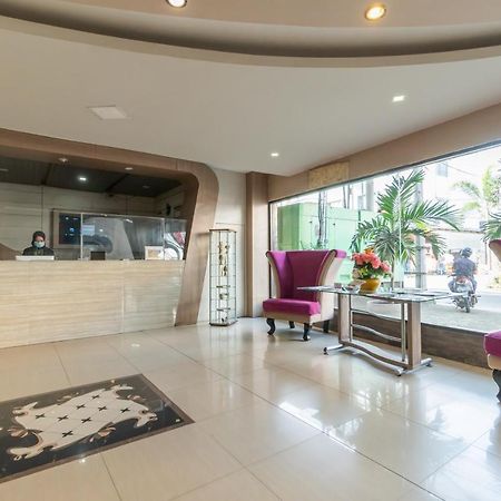 Urbanview Hotel Best Skip Palembang Kültér fotó