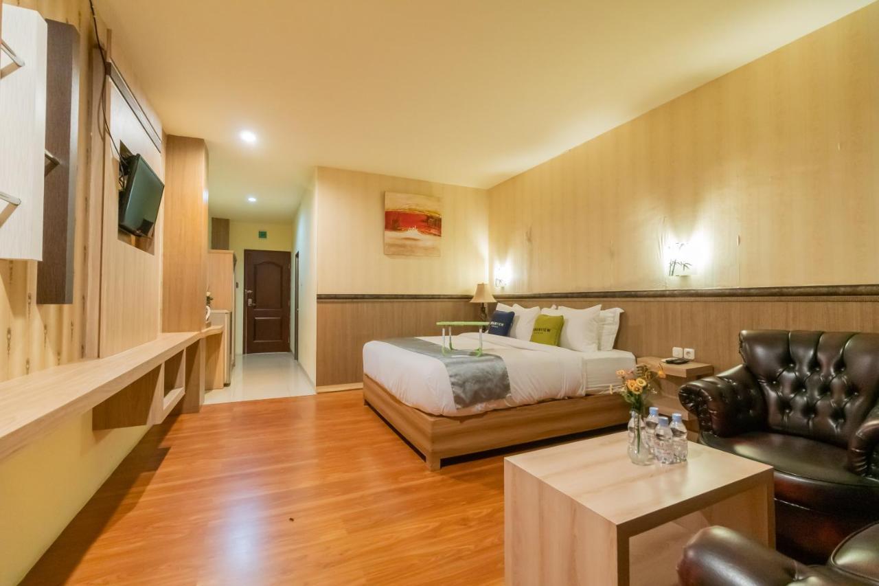 Urbanview Hotel Best Skip Palembang Kültér fotó