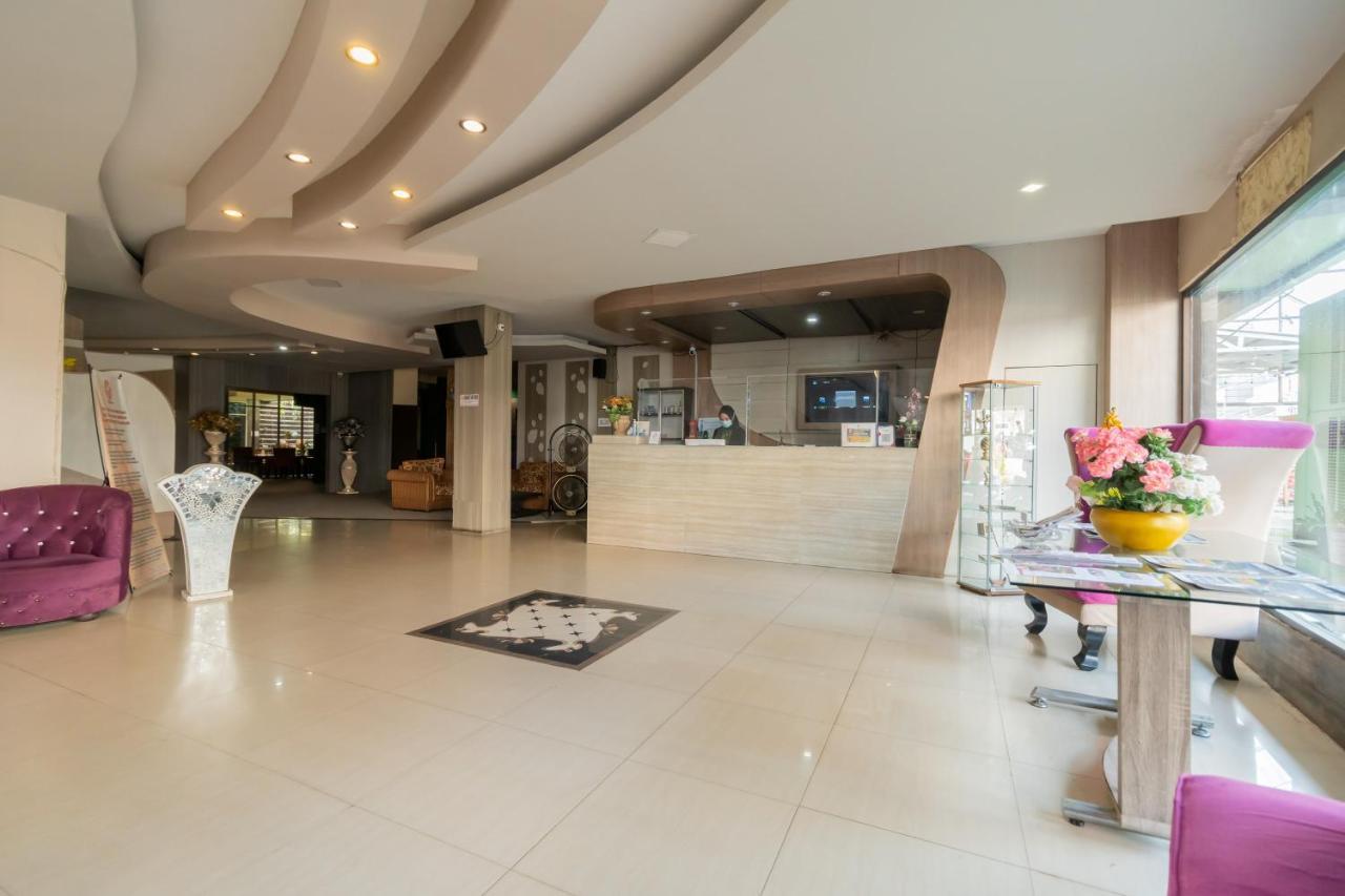 Urbanview Hotel Best Skip Palembang Kültér fotó