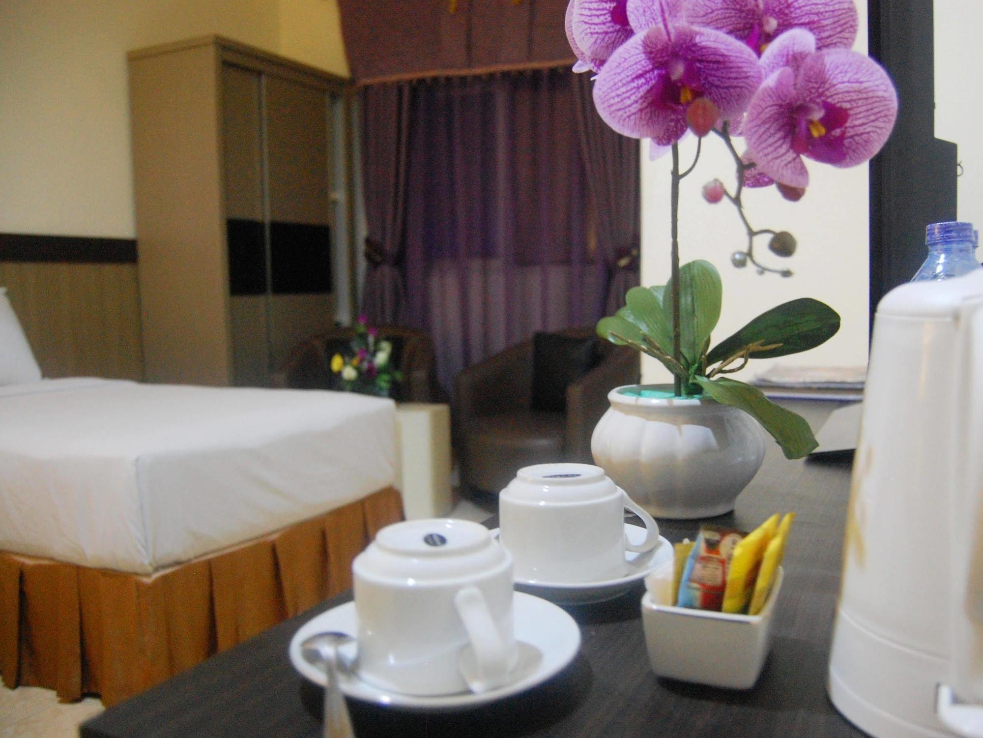 Urbanview Hotel Best Skip Palembang Kültér fotó