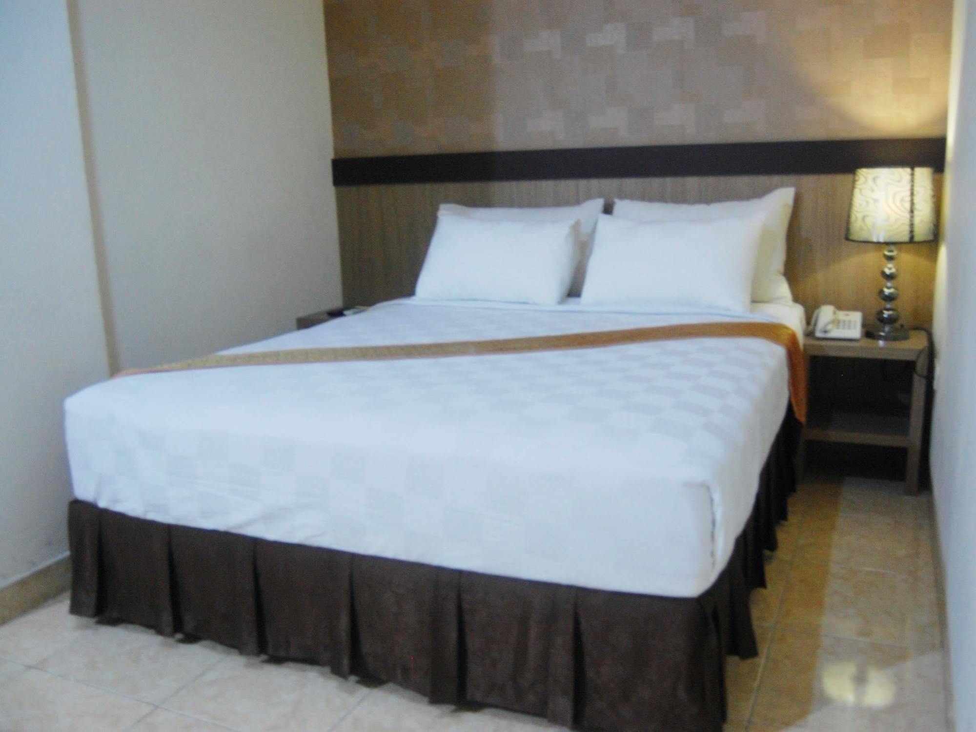 Urbanview Hotel Best Skip Palembang Kültér fotó